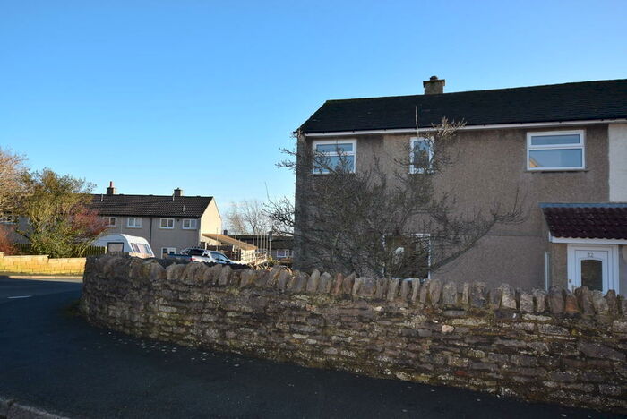 3 Bedroom Semi-Detached House For Sale In Stuart Avenue, Richmond, DL10