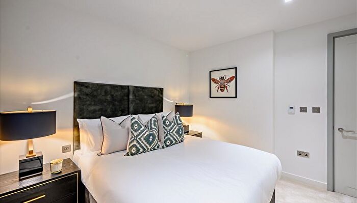 3 Bedroom Flat To Rent In Garrett Mansions, London, W2