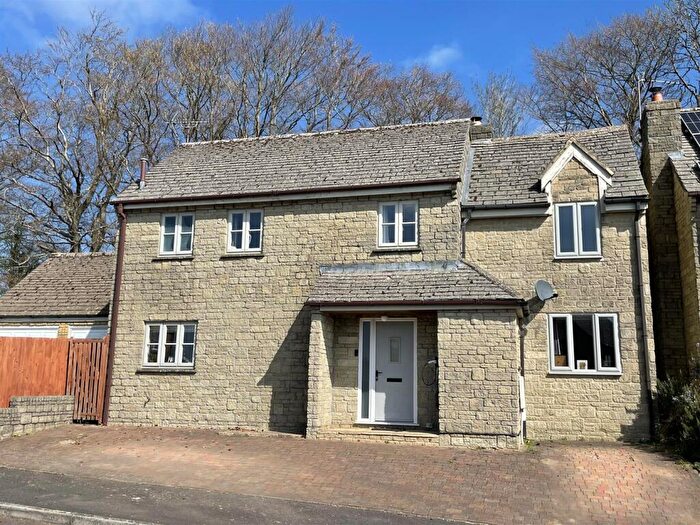 3 Bedroom Detached House For Sale In Nostle Road, Northleach, GL54
