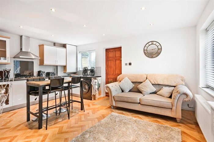 1 Bedroom End Of Terrace House To Rent In Boscombe Road, Worcester Park, KT4