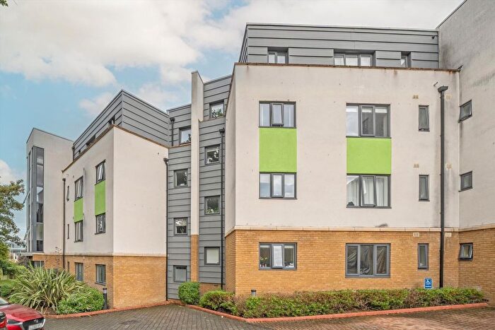 2 Bedroom Flat To Rent In Hythe Road, Surbiton, KT6