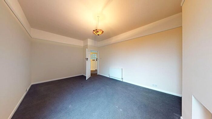 2 Bedroom Flat For Sale In Cheriton High Street, Folkestone, CT19