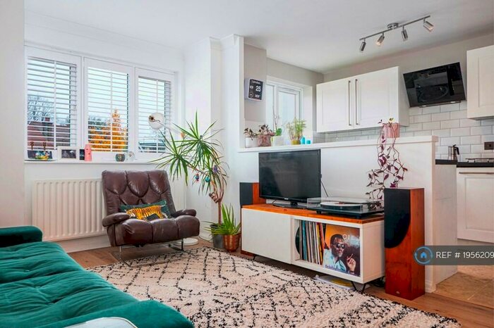 1 Bedroom Flat To Rent In Caroline Close, London, N10