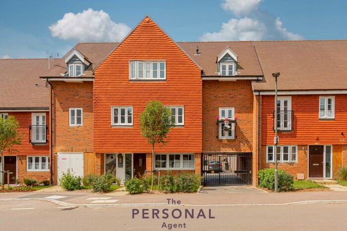 2 Bedroom Apartment To Rent In Dover Road, Tadworth, KT20