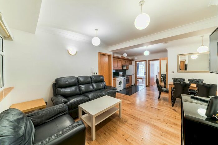 3 Bedroom Flat To Rent In Montagu Row, Marylebone, W1U