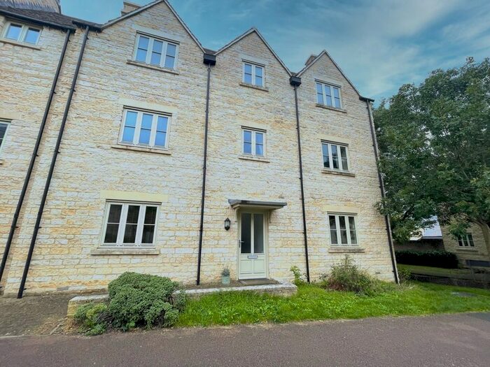 2 Bedroom Flat To Rent In Fry Close, Cirencester, GL7