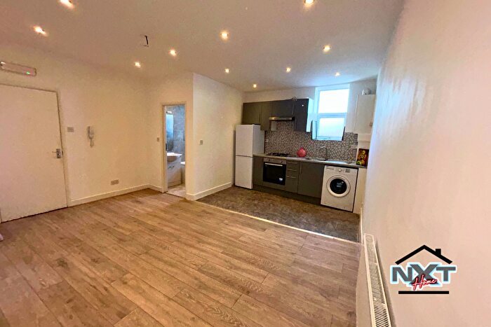 2 Bedroom Flat To Rent In High Road Leyton, London, E10