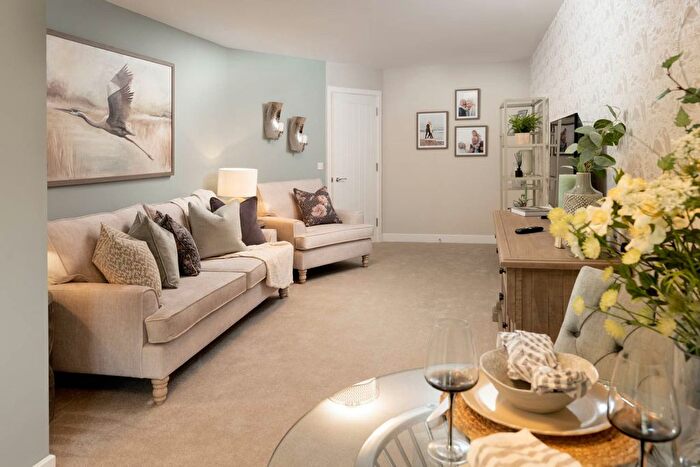 2 Bedroom Flat To Rent In Dartmouth, TQ6