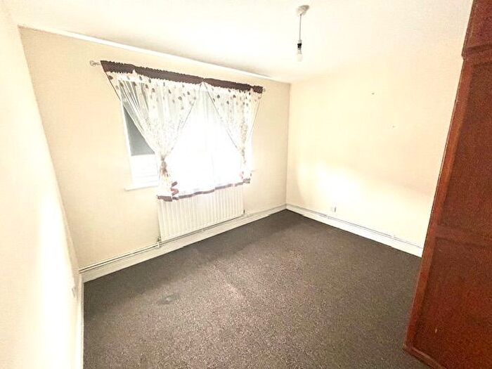 3 Bedroom Flat To Rent In Stortford Street, Grimsby, DN31