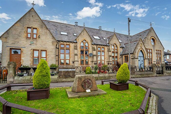 2 Bedroom Flat For Sale In Northowram Green, Northowram, Halifax, HX3