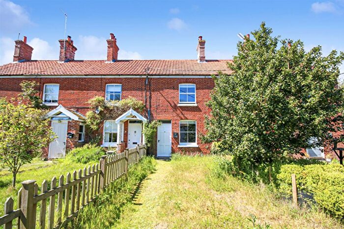 2 Bedroom Terraced House For Sale In The Street, Bintree, NR20