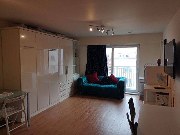 Studio To Rent In Boulevard Drive, London, NW9