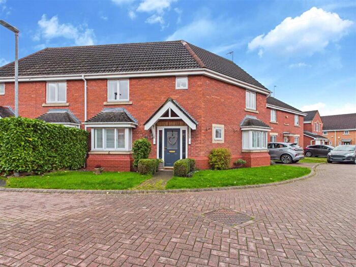 3 Bedroom Semi-Detached House For Sale In Alder Close, Brough, HU15