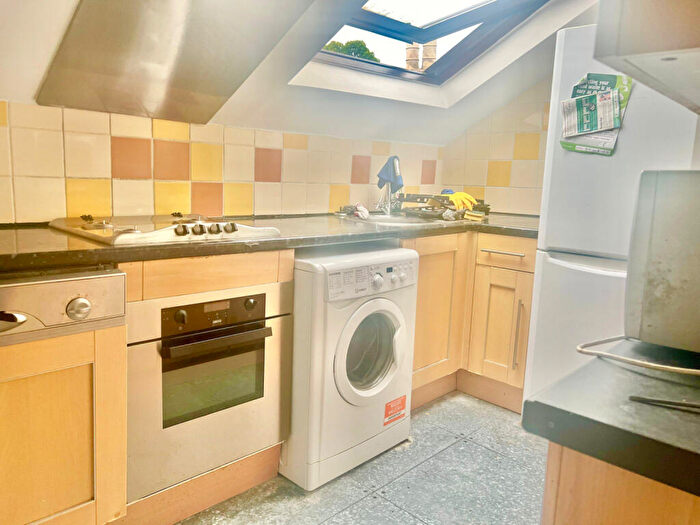 2 Bedroom Flat To Rent In Morland Road, CR0