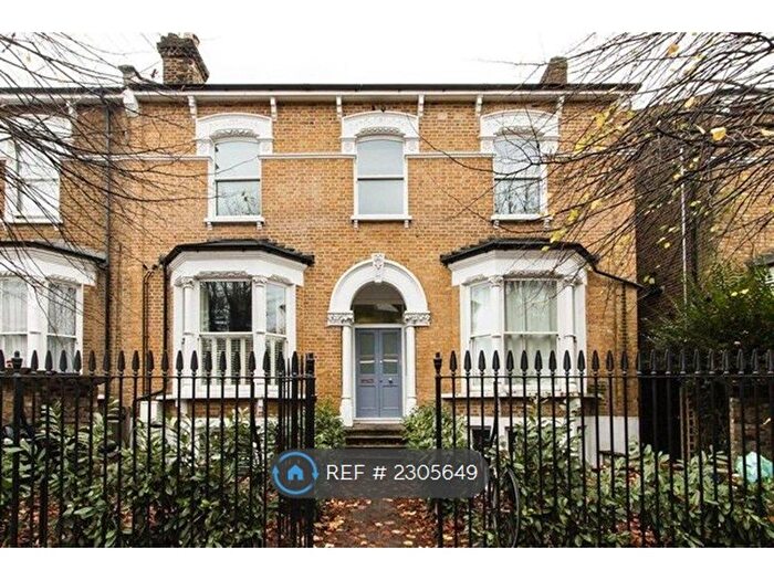 3 Bedroom Flat To Rent In Lordship Park, London, N16
