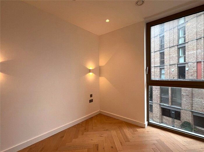 3 Bedroom Flat To Rent In Oberman Road, Dollis Hill, NW10