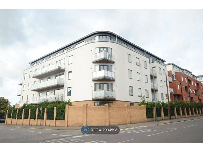 1 Bedroom Flat To Rent In Grosvenor Mansions, Camberley, GU15