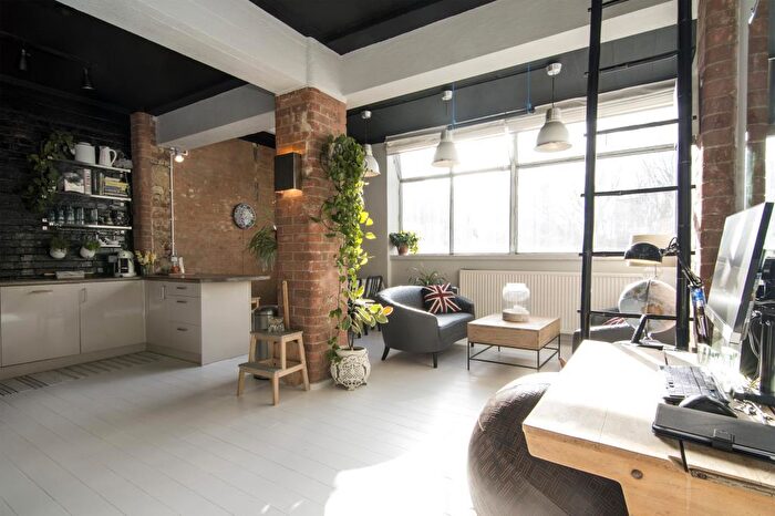 2 Bedroom Flat To Rent In Cavell Street, London, E1