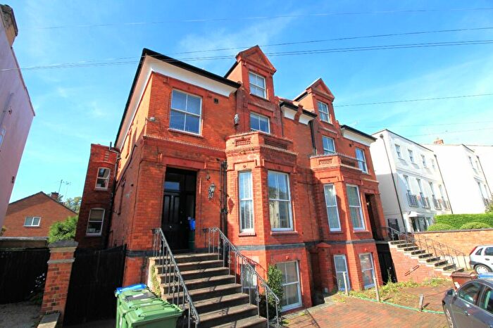 2 Bedroom Apartment For Sale In Old Bath Road, Cheltenham, Gloucestershire, GL53