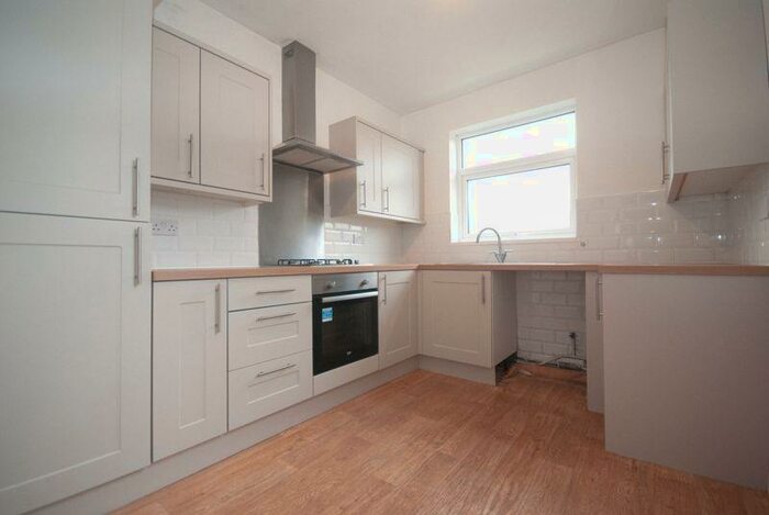 2 Bedroom Flat To Rent In Westminster Drive, Westcliff-On-Sea, SS0