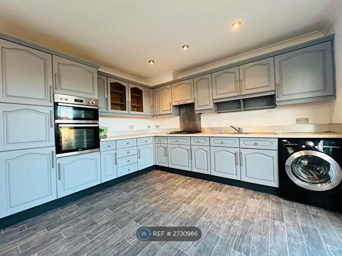 3 Bedroom Semi Detached House To Rent In Park Spring Gardens, Leeds, LS13