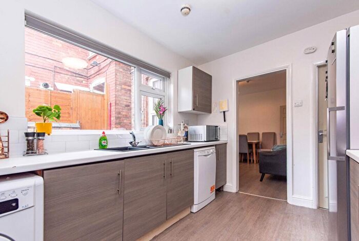 6 Bedroom House To Rent In Rothesay Avenue **fully Inclusive, Lenton, NG7