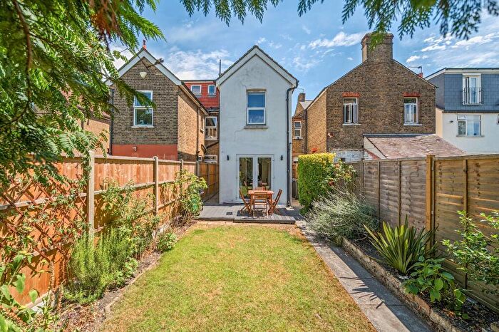 3 Bedroom Semi-Detached House For Sale In Alexandra Road, Croydon, CR0