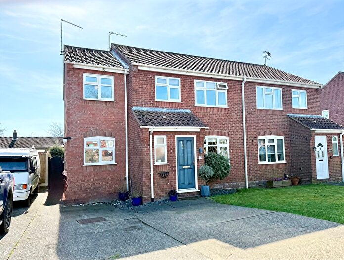 4 Bedroom Semi Detached House For Sale In Oak Tree Close, Martham, NR29