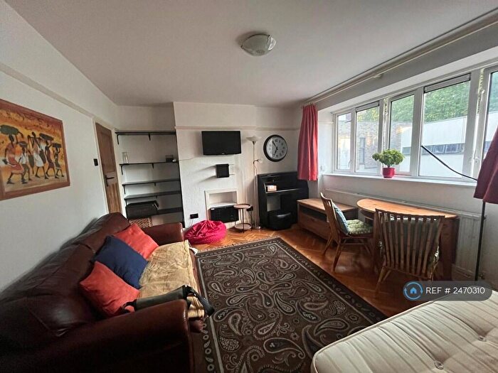 Studio To Rent In Millstream House, London, SE16