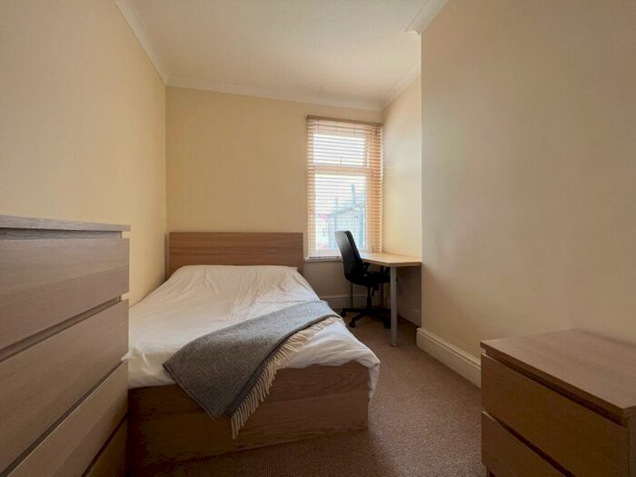 5 Bedroom Terraced House To Rent In Newfoundland Road, Heath, CF14