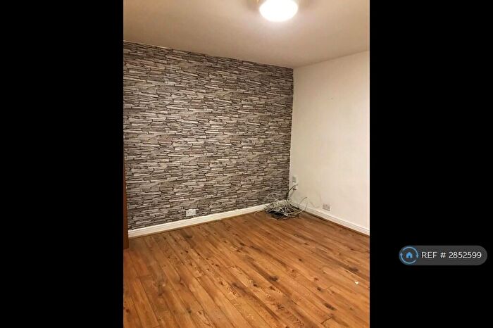 1 Bedroom Flat To Rent In Otley Road, Bradford, BD2