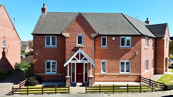 3 Bedroom Semi-Detached House For Sale In Vale Close, Loughborough, LE11