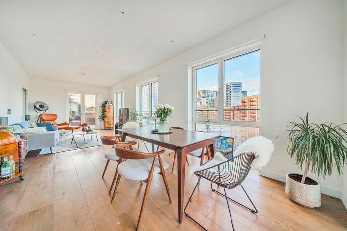 3 Bedroom Flat To Rent In Heygate Street, Elephant And Castle, London, SE17