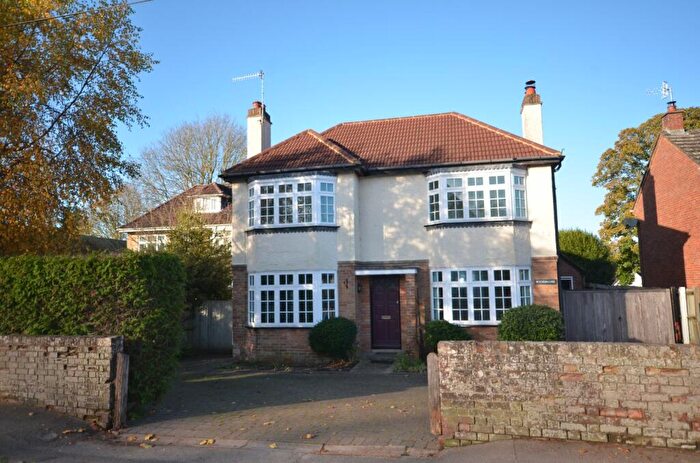 5 Bedroom Detached House For Sale In Main Road, Winterbourne Dauntsey, Salisbury, Wiltshire, SP4