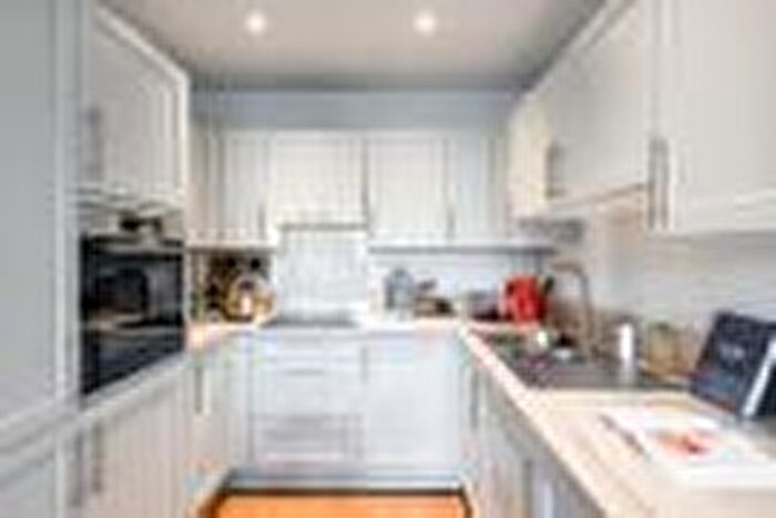 1 Bedroom Flat For Sale In Sunrise Avenue, Hornchurch, RM12