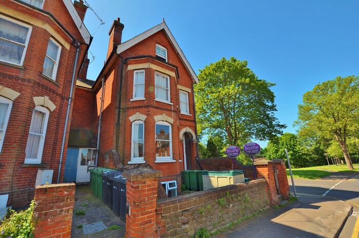 Studio To Rent In York Road, Guildford, Surrey, GU1