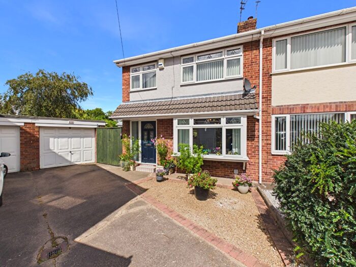 3 Bedroom Semi-Detached House For Sale In Roger Garth, Willerby, Hull, East Riding Of Yorkshire, HU10