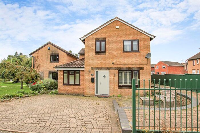 4 Bedroom Detached House For Sale In Walsingham Avenue, Kettering, NN15
