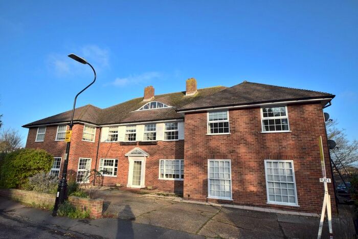 2 Bedroom Flat To Rent In Wish Hill, Eastbourne, BN20
