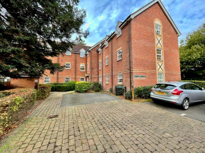 2 Bedroom Apartment To Rent In Old College Road, Newbury, RG14