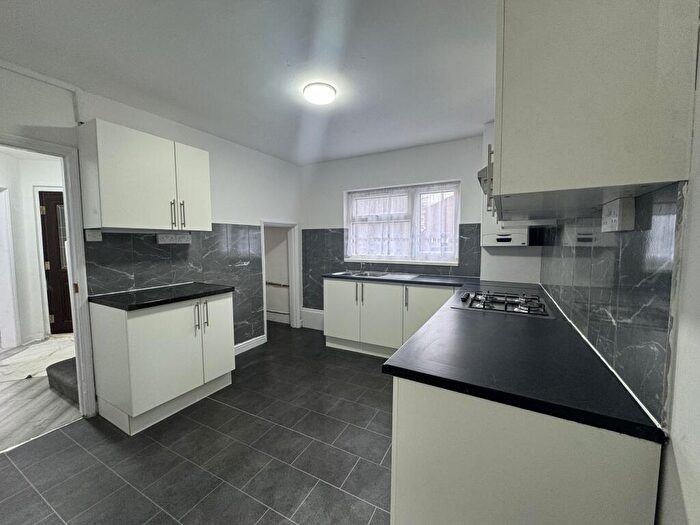 4 Bedroom Semi Detached House To Rent In Grafton Street, Kettering, NN16