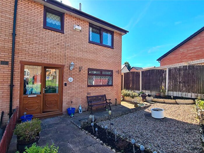 3 Bedroom End Of Terrace House For Sale In Rose Bank Close, Hollingworth, Hyde, Greater Manchester, SK14