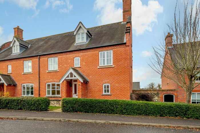 5 Bedroom Semi-Detached House For Sale In Devon Way, Trowse, Norwich NR14