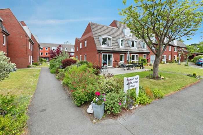 1 Bedroom Flat For Sale In Ringwood Road, Ferndown, BH22