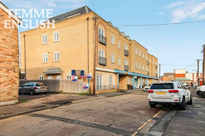 2 Bedroom Flat For Sale In Woodlands Road, The Forge Woodlands Road, SS12