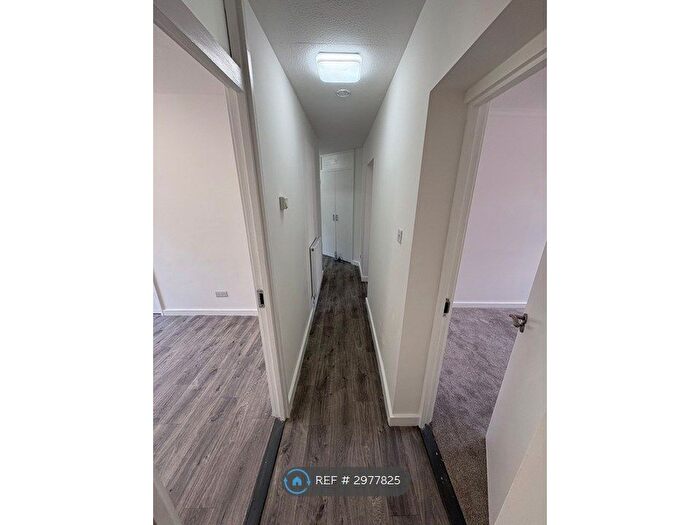 1 Bedroom Flat To Rent In Cairns House, London, N7
