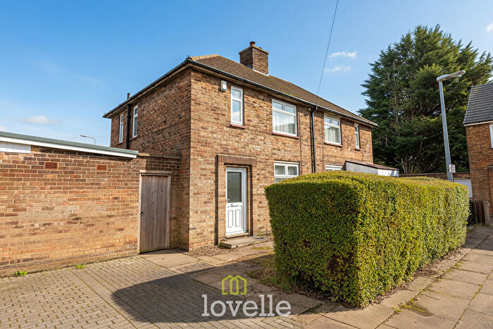 2 Bedroom Semi Detached House For Sale In Marton Grove, Grimsby, DN33