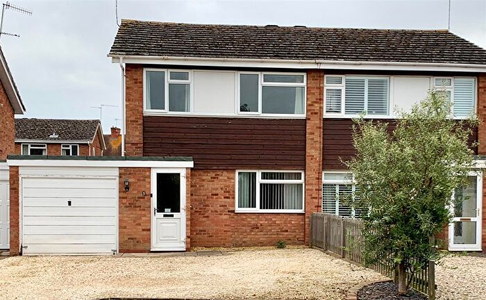 3 Bedroom Semi-detached House For Sale In Wessons Road, Bidford-On-Avon, B50