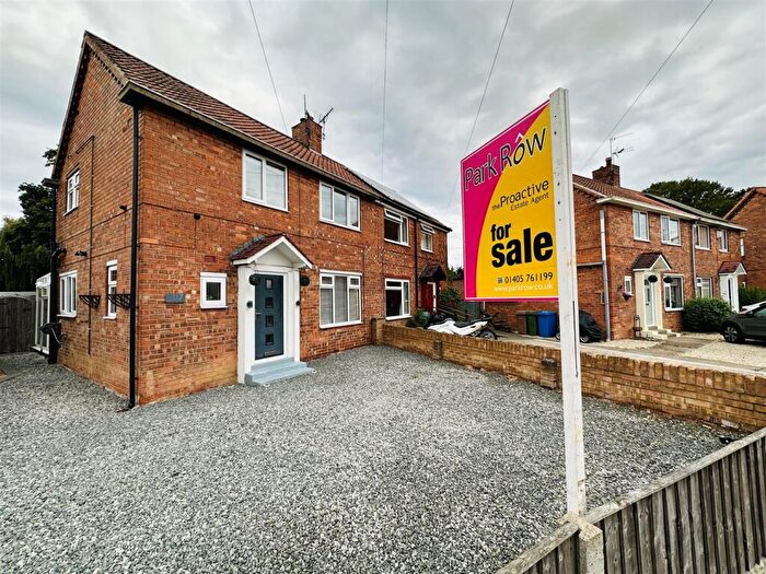 3 Bedroom Semi-Detached House For Sale In Derwent Crescent, Howden, Goole, DN14