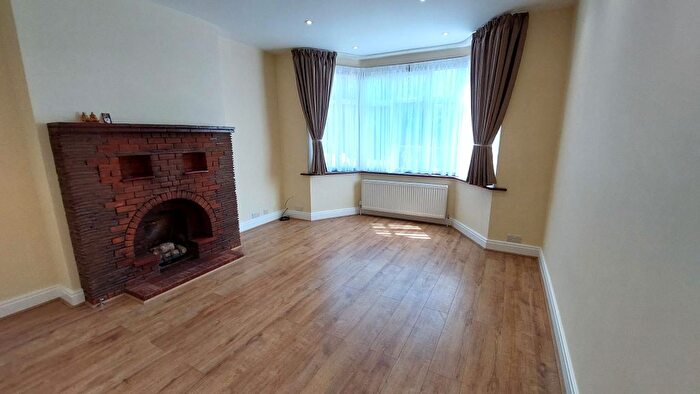 4 Bedroom Semi-Detached House To Rent In Manor Park Gardens, Edgware, HA8